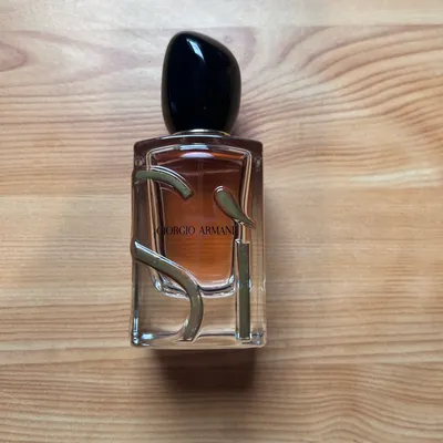 💎Parfum Sì Giorgio Armani 50ml – Très bon état – Peu utilisé – Prix négociable 💎